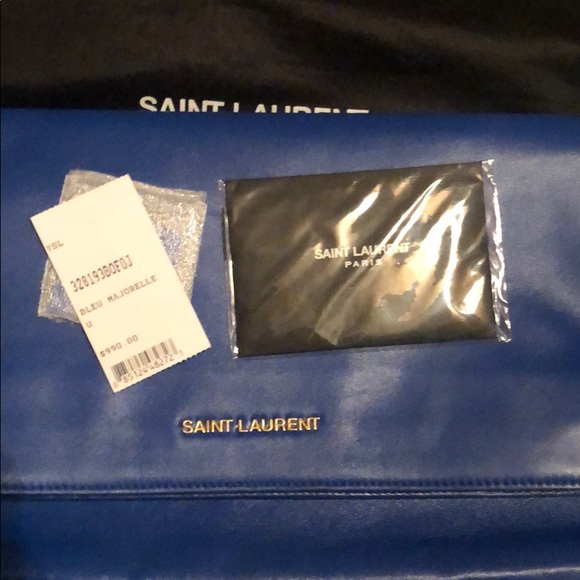 Gorgeous rich blue Saint Laurent clutch - Picture 3 of 9